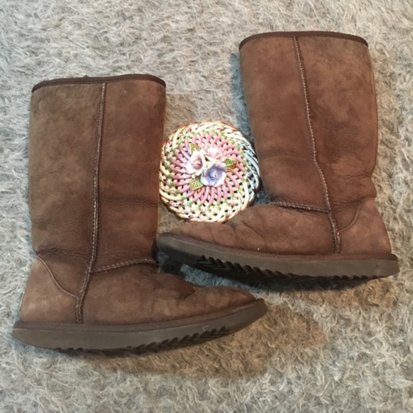 Ugg Classic Tall Boots Brown Size 6 Fuzzy Snow - Picture 1 of 5